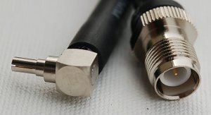 CA195 Black Antenna Cable, CRC9 Huawei Right Angle Plug-Male to RP-TNC Jack-Female, 1 Foot (30.48 cm)